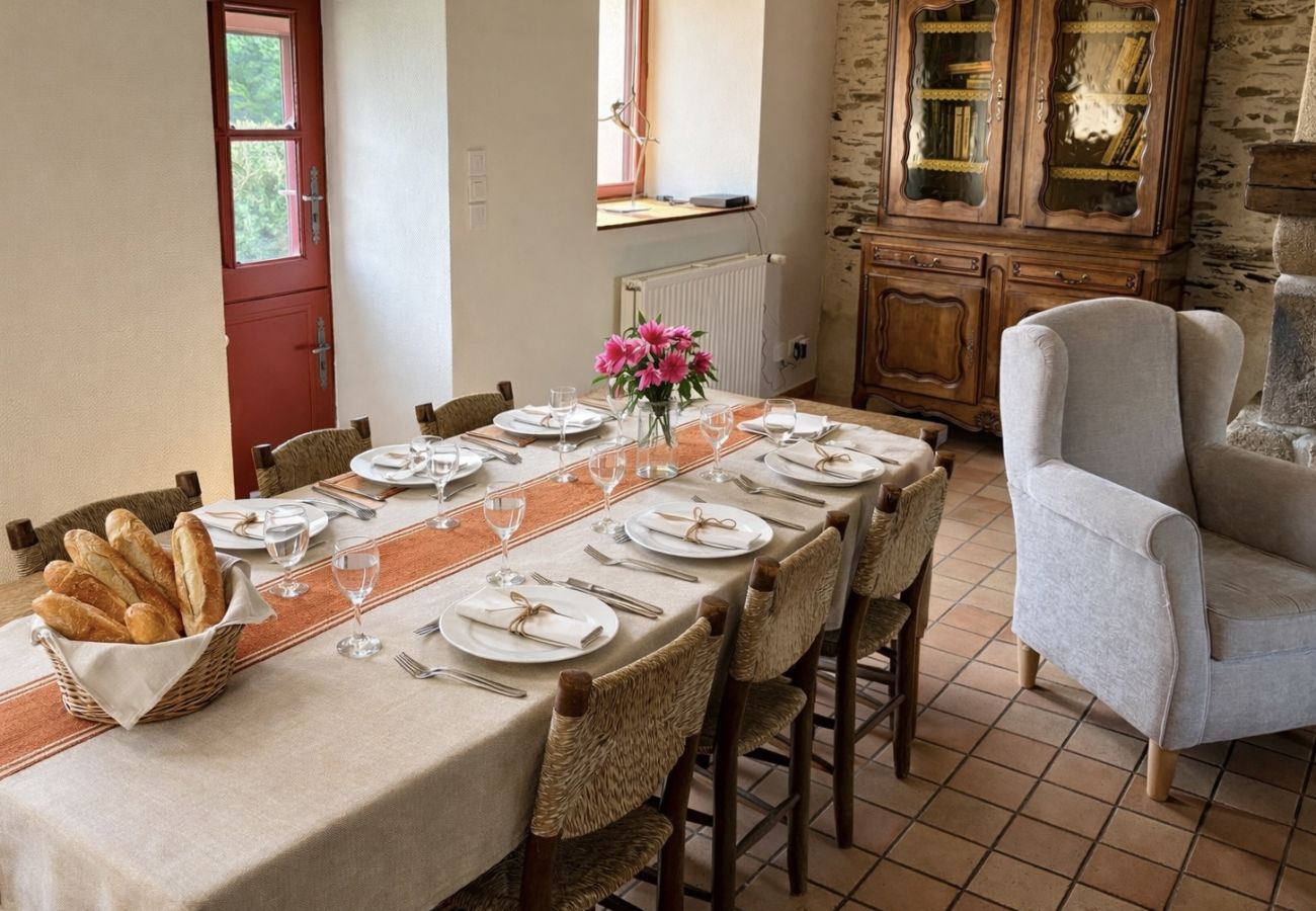 Gîte Rural à Châteaubourg - AppartCosy 27 L'Epine