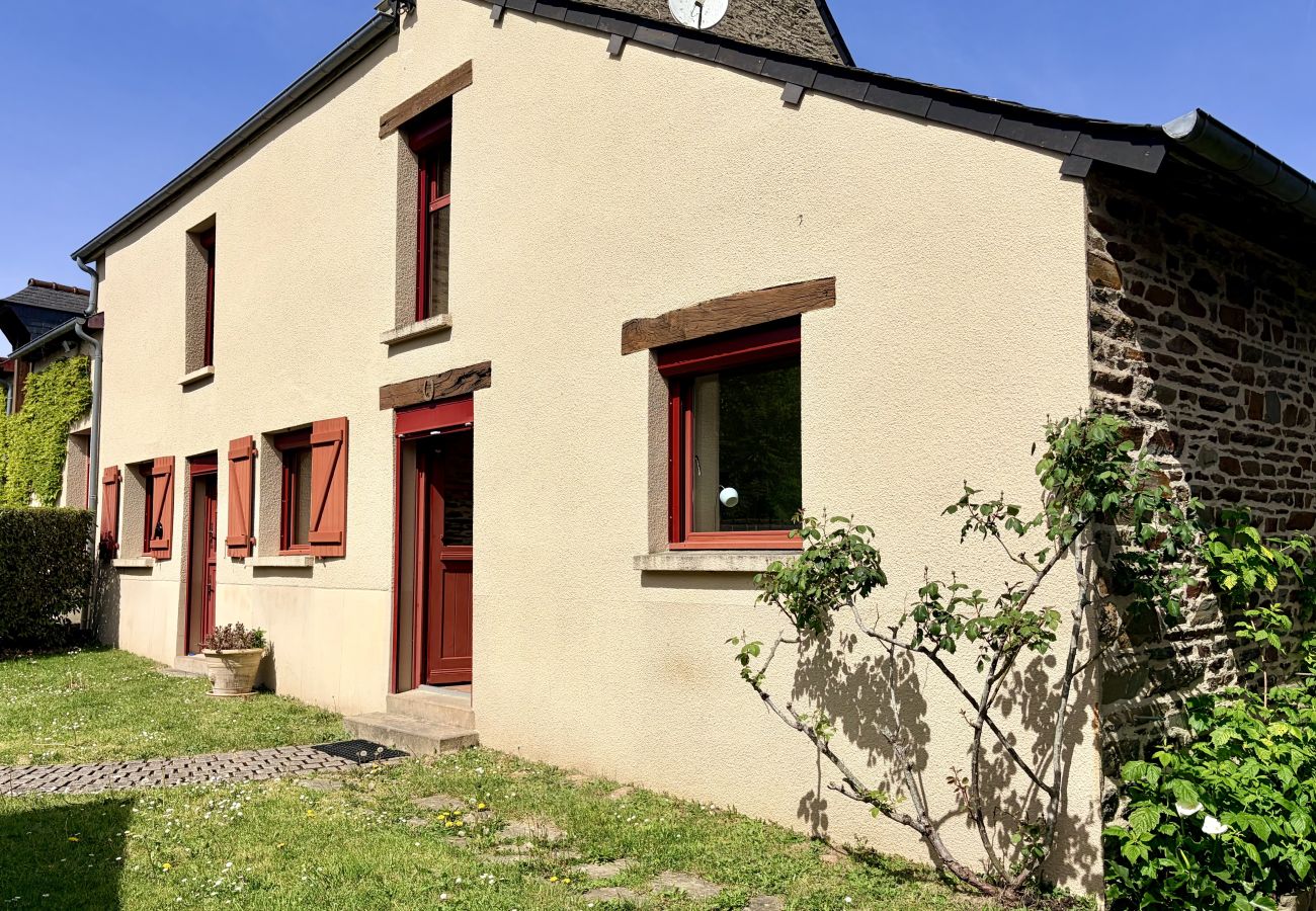 Gîte Rural à Châteaubourg - AppartCosy 27 L'Epine