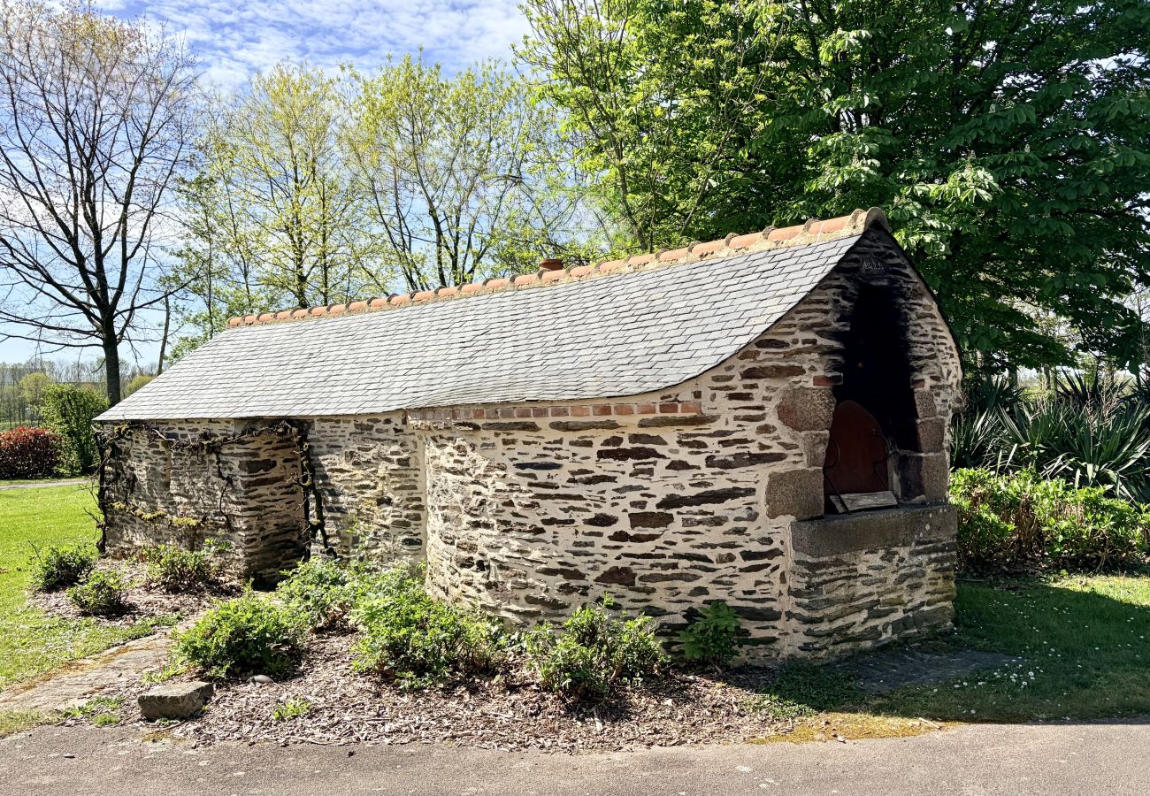 Gîte Rural à Châteaubourg - AppartCosy 27 L'Epine